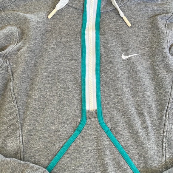 Nike Pullover - Picture 2 of 3